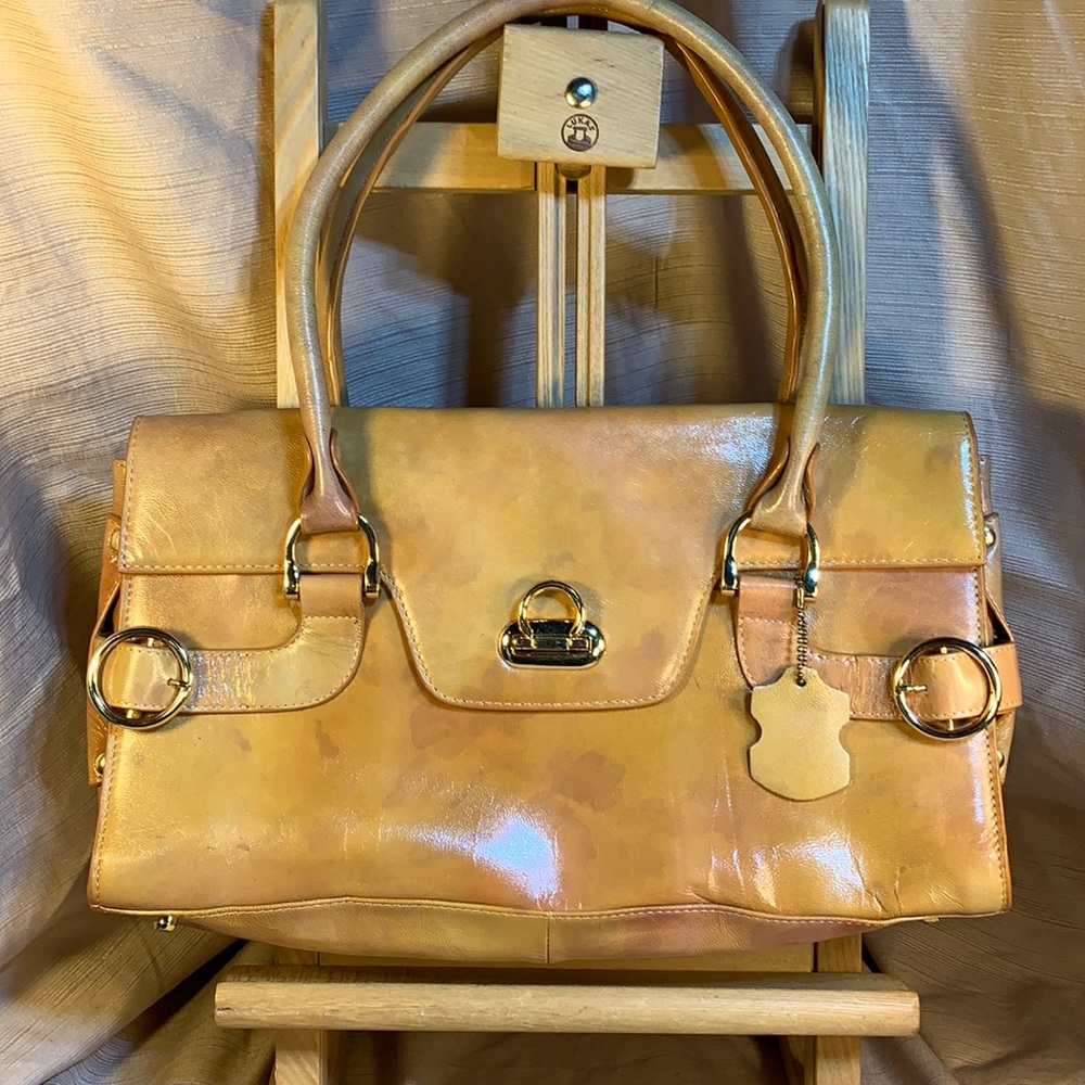 The FIND Leather satchel w/flower motif, gorgeous